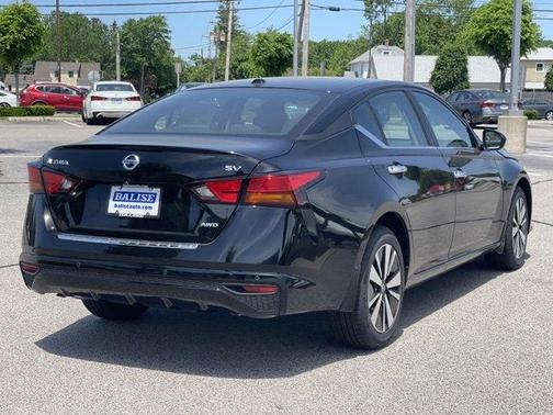 Black 2022 Nissan Altima 2.5 SV