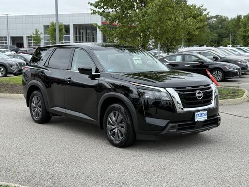 2024 Nissan Pathfinder S