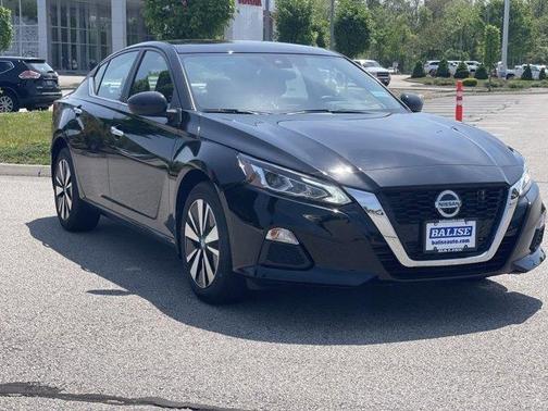 Black 2022 Nissan Altima 2.5 SV
