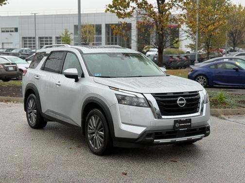 2025 Nissan Pathfinder SL
