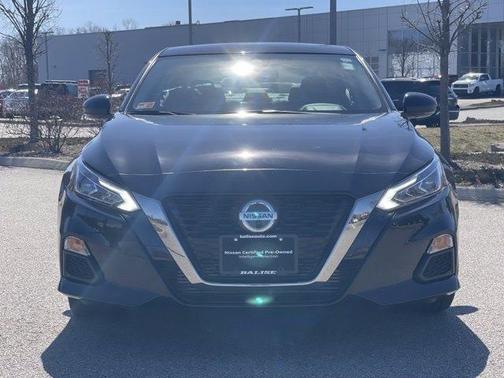 Photo 2 of 34 of 2020 Nissan Altima 2.0 SR