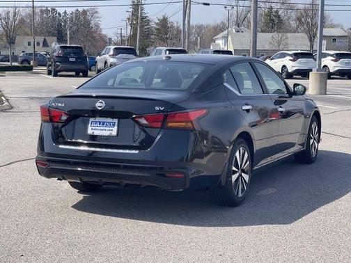 Black 2022 Nissan Altima 2.5 SV