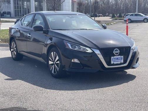 Black 2022 Nissan Altima 2.5 SV