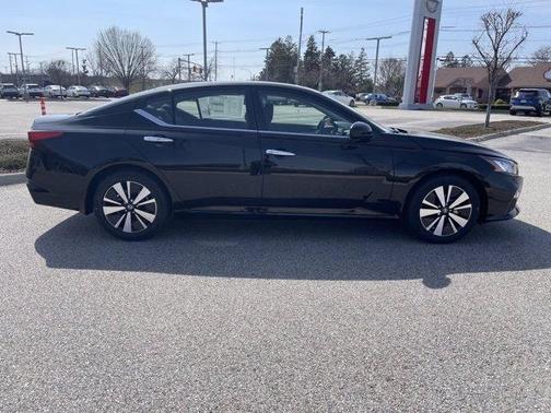 Black 2022 Nissan Altima 2.5 SV