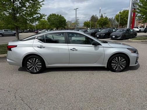 Brilliant Silver Metallic 2025 Nissan Altima SV
