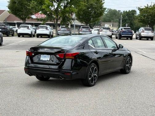 Black 2024 Nissan Altima 2.5 SR