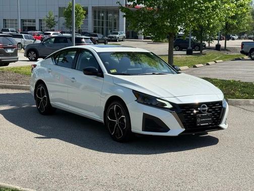 White 2025 Nissan Altima SR