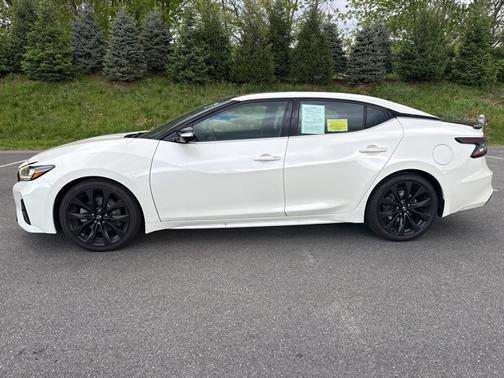 2023 Nissan Maxima SR