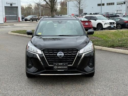 Super Black 2023 Nissan Kicks SR