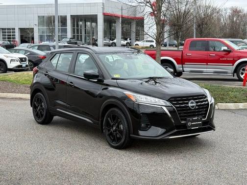 Super Black 2023 Nissan Kicks SR