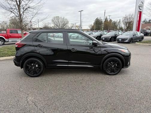 Super Black 2023 Nissan Kicks SR