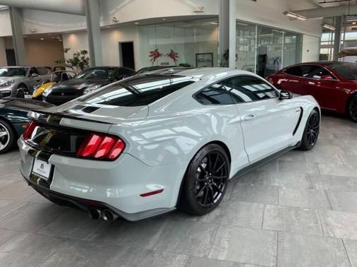 2016 Ford Shelby GT350 Base