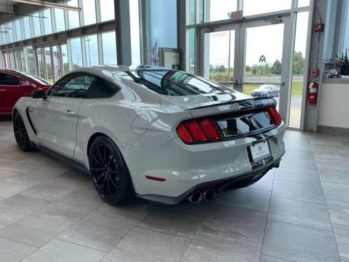 2016 Ford Shelby GT350 Base