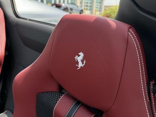2022 Ferrari 812 GTS Base