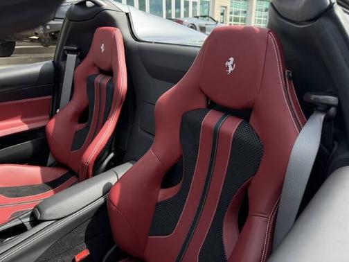 2022 Ferrari 812 GTS Base