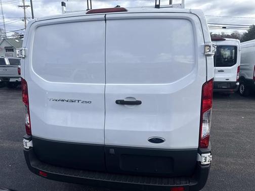 2018 Ford Transit-250 130 WB LOW ROOF CARGO
