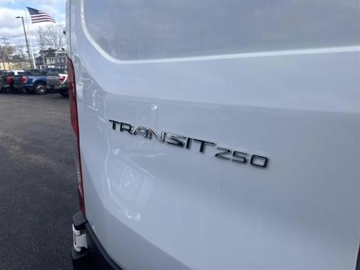 2018 Ford Transit-250 130 WB LOW ROOF CARGO