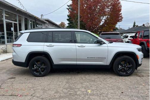 2023 Jeep Grand Cherokee L Laredo