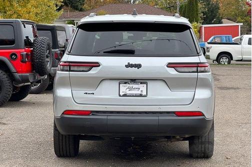 2023 Jeep Grand Cherokee L Laredo