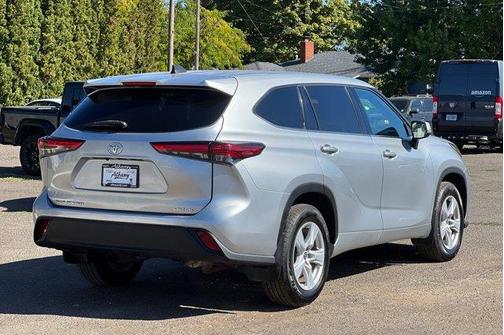 2022 Toyota Highlander LE