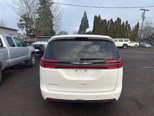 2024 Chrysler Pacifica Touring-L