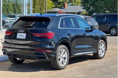 2022 Audi Q3 45 S line Premium