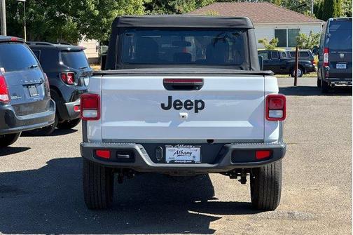 2023 Jeep Gladiator Sport