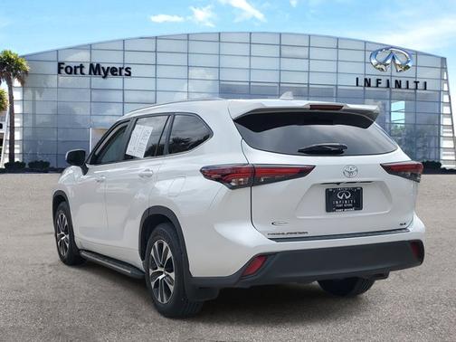 2024 Toyota Highlander LE