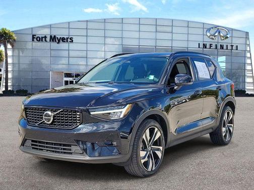 2023 Volvo XC40 B4 Plus Dark Theme