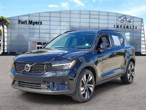 2023 Volvo XC40 B4 Plus Dark Theme