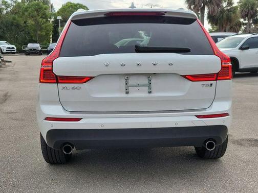 2021 Volvo XC60 T5 Momentum
