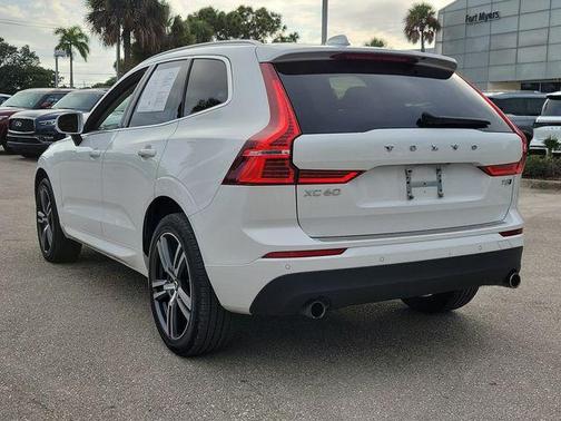 2021 Volvo XC60 T5 Momentum