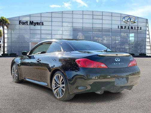 2015 INFINITI Q60 Base