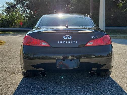 2015 INFINITI Q60 Base