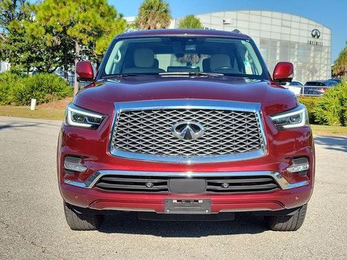 2022 INFINITI QX80 Luxe
