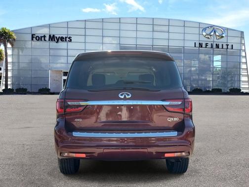 2022 INFINITI QX80 Luxe