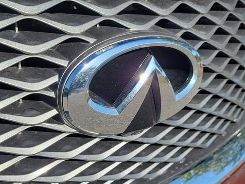 2022 INFINITI QX80 Luxe