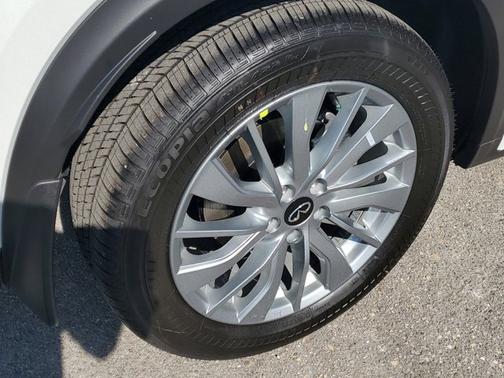 2025 INFINITI QX50 Luxe