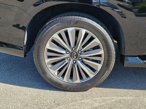 2025 INFINITI QX80 Luxe