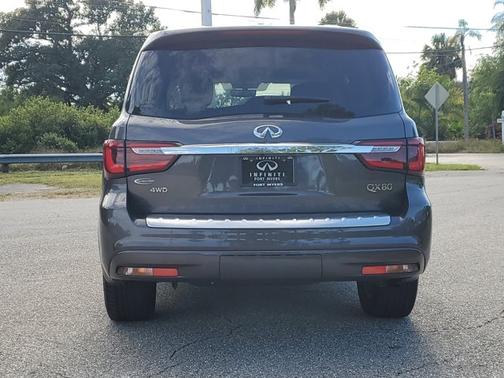 2022 INFINITI QX80 Luxe
