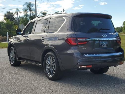 2022 INFINITI QX80 Luxe