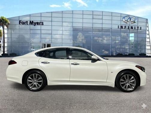 2019 INFINITI Q70 3.7X LUXE