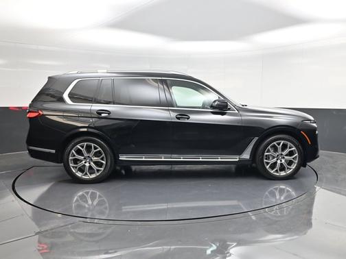 Black Sapphire Metallic 2025 BMW X7 xDrive40i