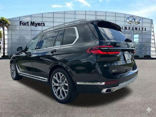 Black Sapphire Metallic 2025 BMW X7 xDrive40i