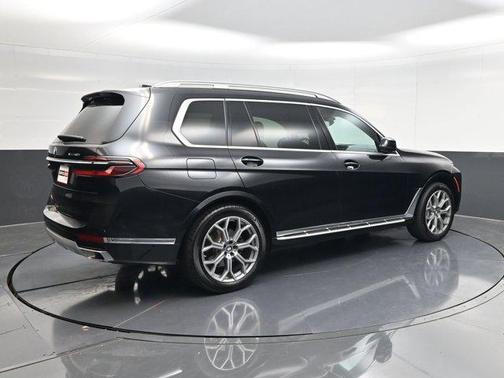 Black Sapphire Metallic 2025 BMW X7 xDrive40i