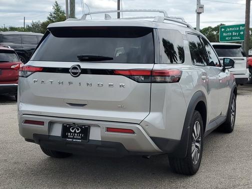 2023 Nissan Pathfinder SL