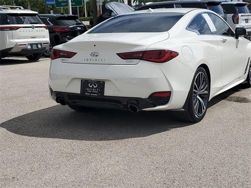 2022 INFINITI Q60 LUXE