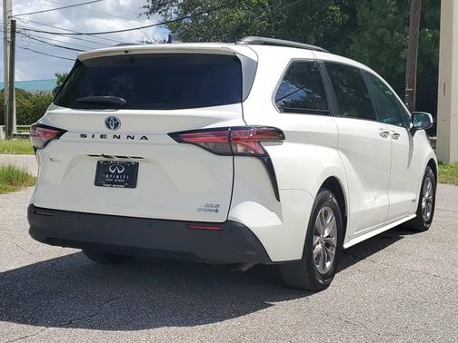2021 Toyota Sienna XLE