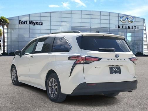 2021 Toyota Sienna XLE