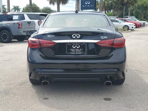 2022 INFINITI Q50 LUXE